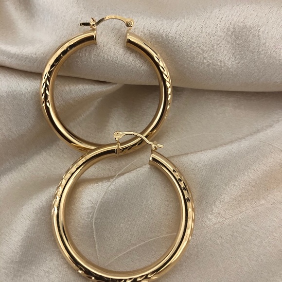18k Gold Filled Tube Hoop Earrings PRICE IS FIRM - Picture 4 of 7